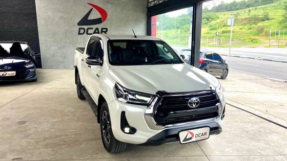 TOYOTA HILUX 2.8 D-4D TURBO DIESEL CD SRX 4X4 AUTOMÁTICO TOYOTA HILUX 2.8 D-4D TURBO DIESEL CD SRX 4X4 AUTOMÁTICO